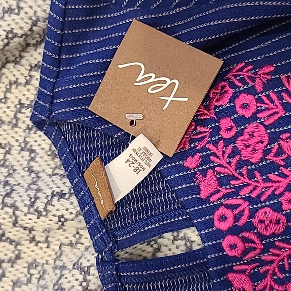 NWT Tea Collection Blue Pin Stripe Dress with Hot Pink Embroidery Size 24M - Picture 5 of 5